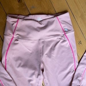 Good American electric feel leggings medium